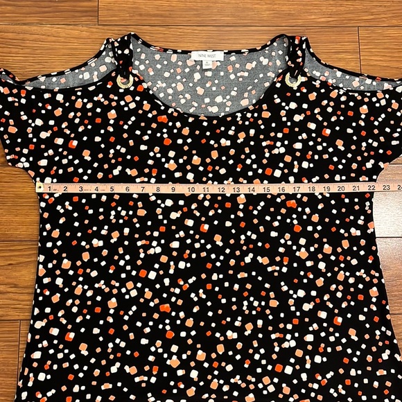 Nine West Cold Shoulder Black Pattern Short Sleeve Blouse - Picture 8 of 12